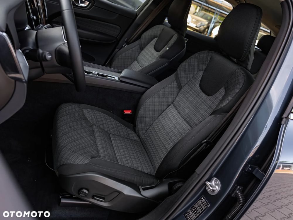 Volvo XC 60 B4 D AWD Core - 21