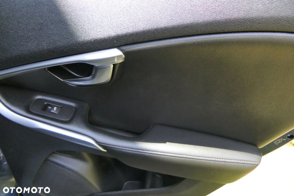 Volvo V40 D4 Summum - 34