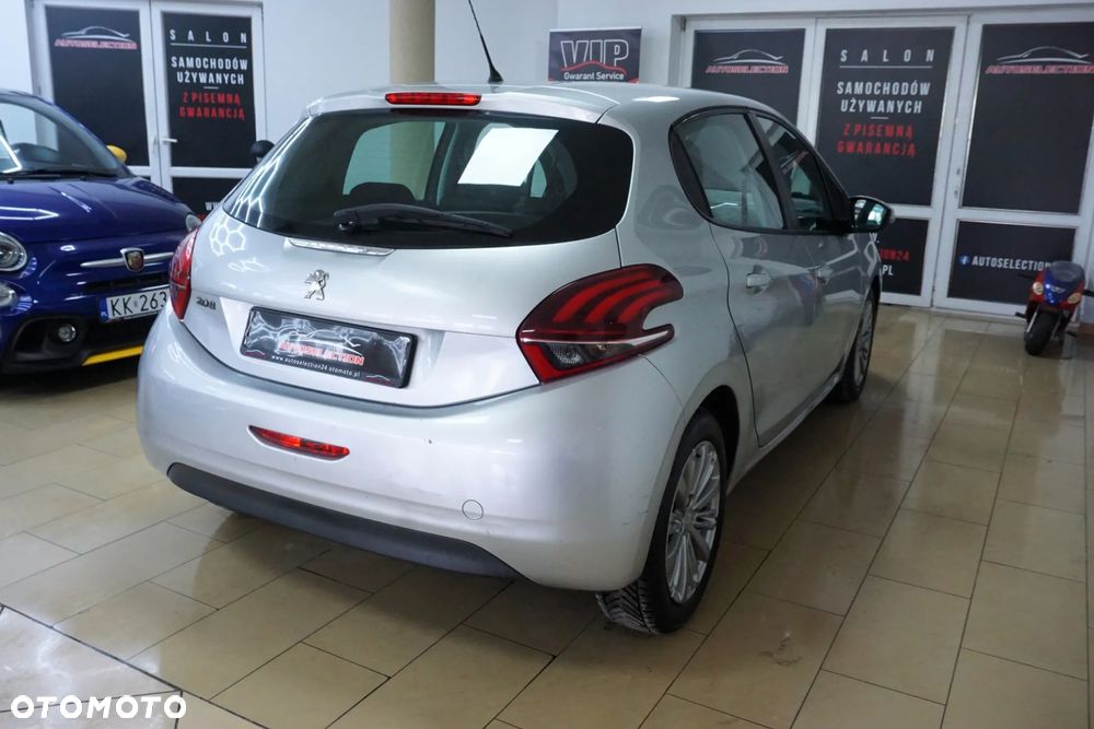 Peugeot 208 - 9