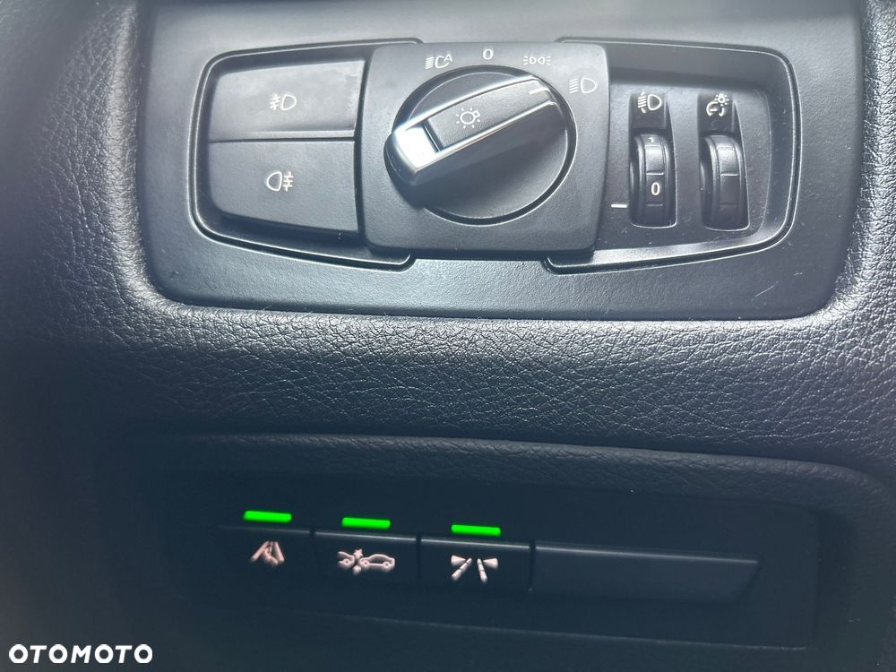BMW Seria 3 318d Luxury Line - 24