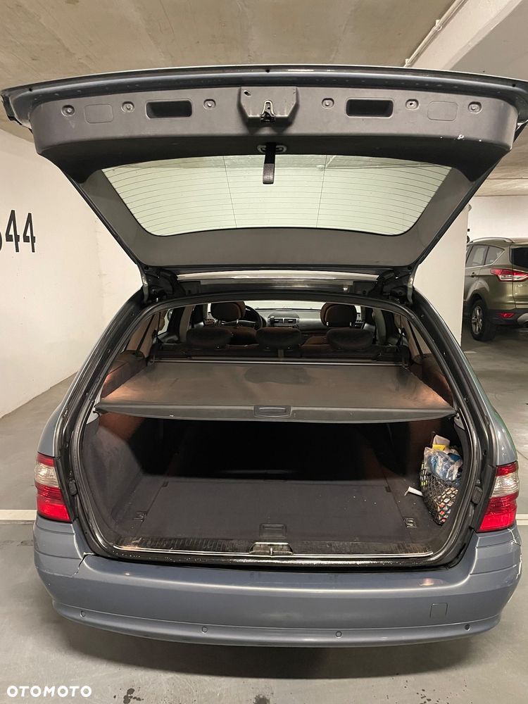 Mercedes-Benz Klasa E 280 CDI T Classic - 34