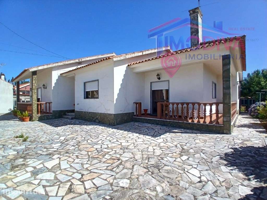 Moradia térrea T4, com churrasqueira e jardim em Arega - Grande imagem: 2/59