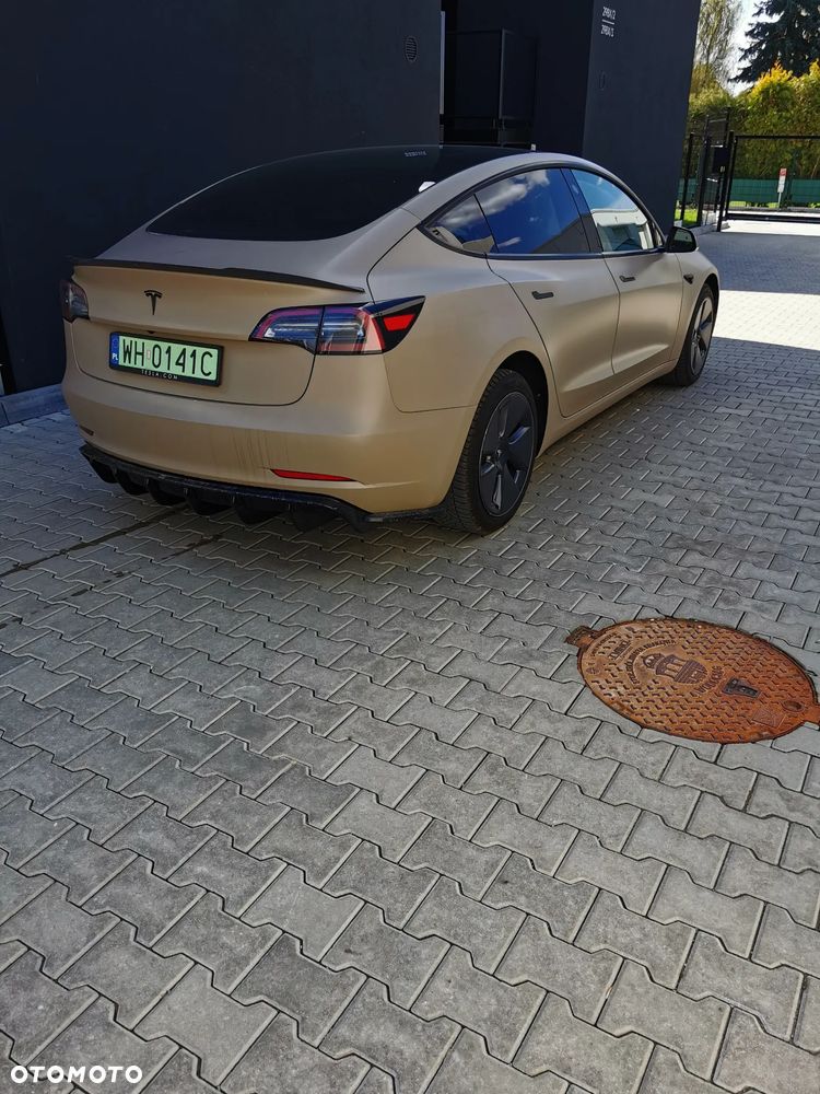 Tesla Model 3 - 8