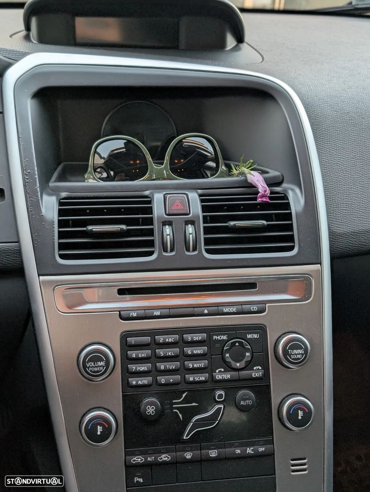 Volvo XC 60 2.4 D Drive Momentum - 7