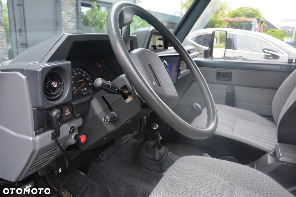 Toyota Land Cruiser - 13
