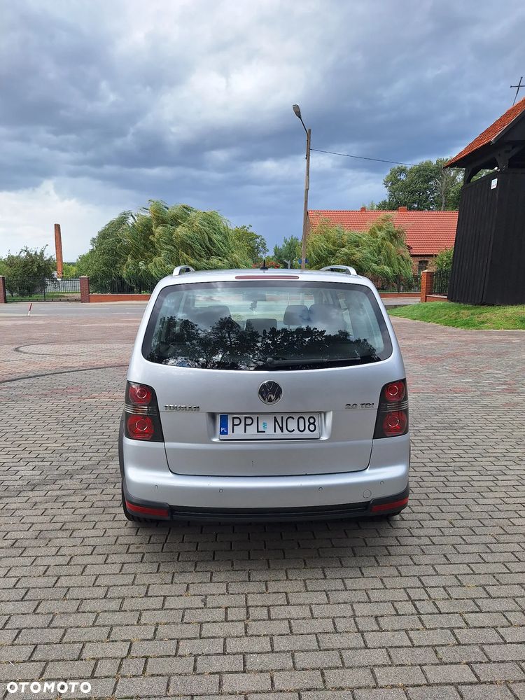 Volkswagen Touran 2.0 TDI DPF Cross DSG - 9