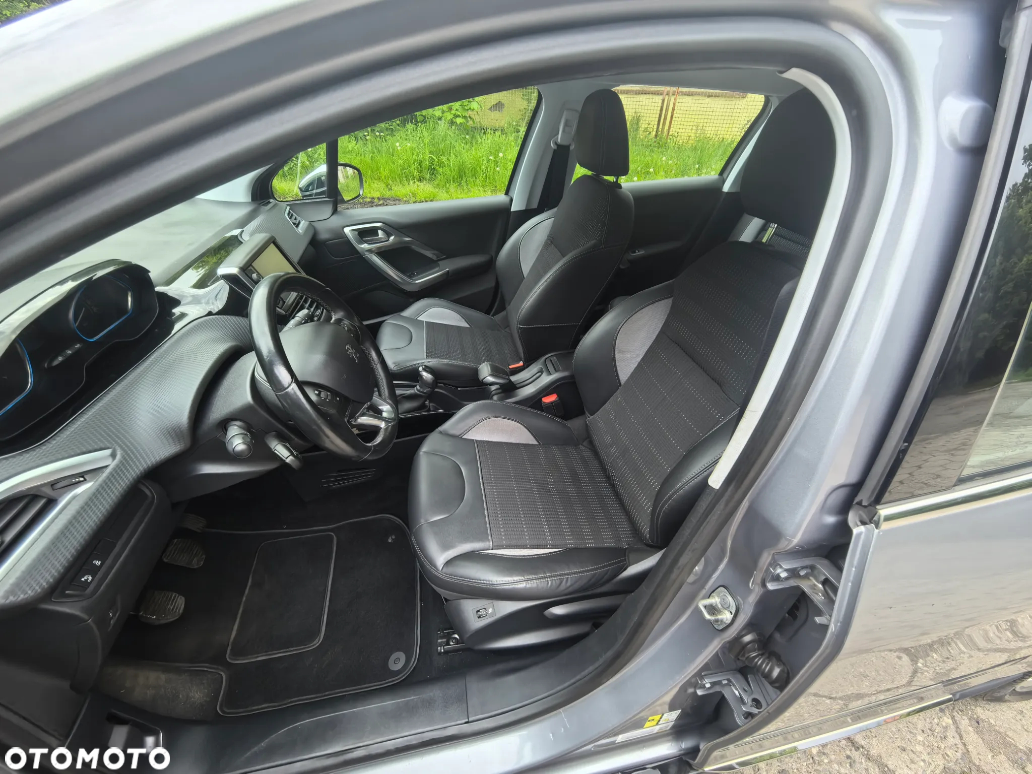 Peugeot 2008 1.2 VTi Allure - 28