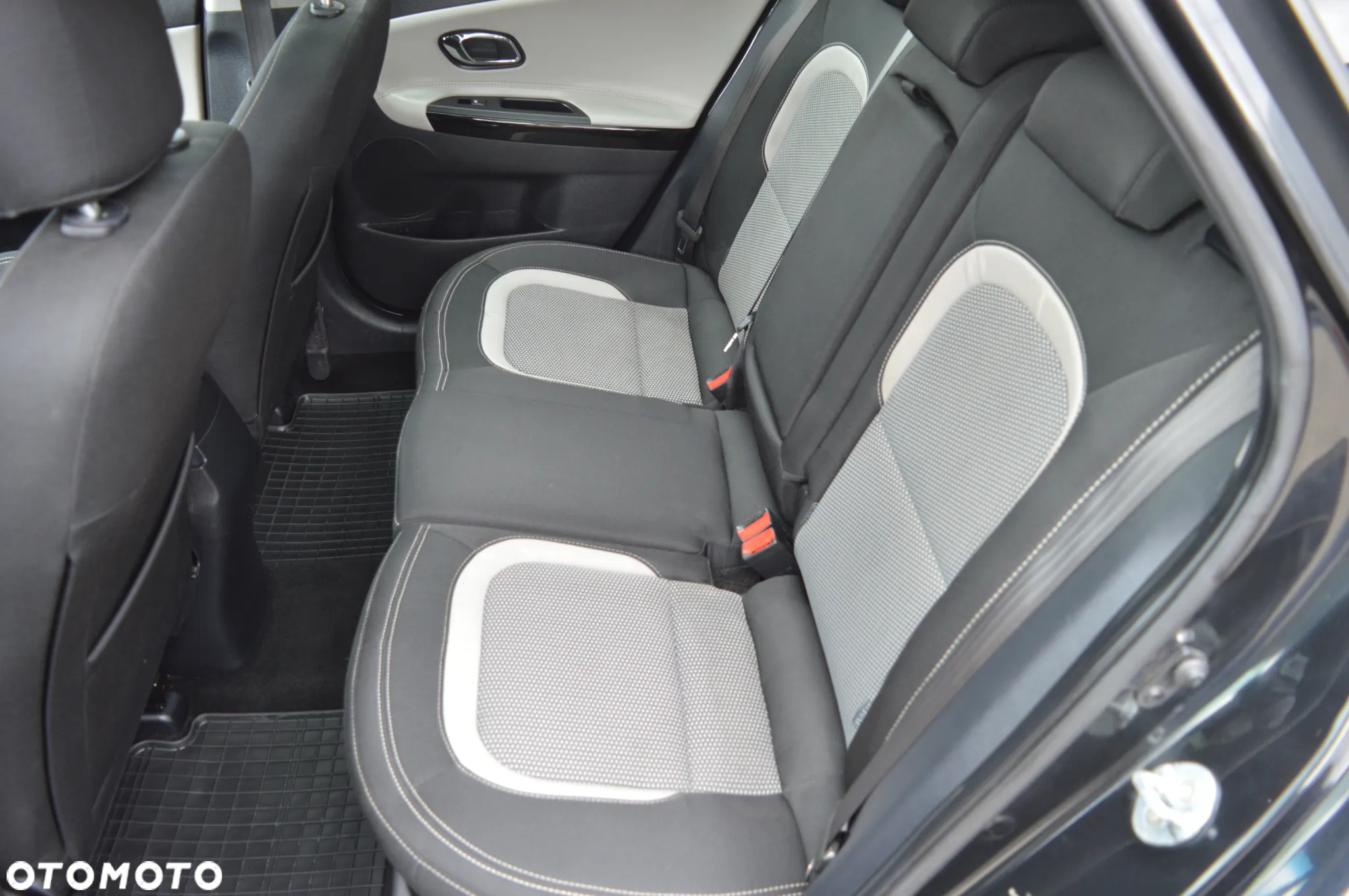 Kia Ceed 1.6 GDI SW DCT Platinum Edition - 16