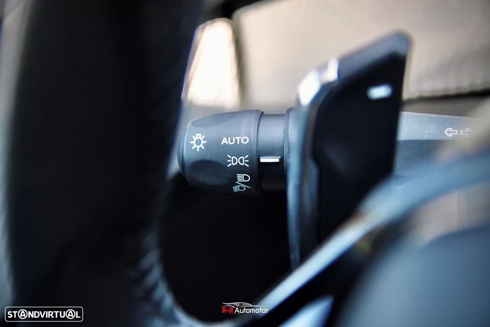Peugeot 208 1.2 Hybrid Allure e-DCS6 - 21