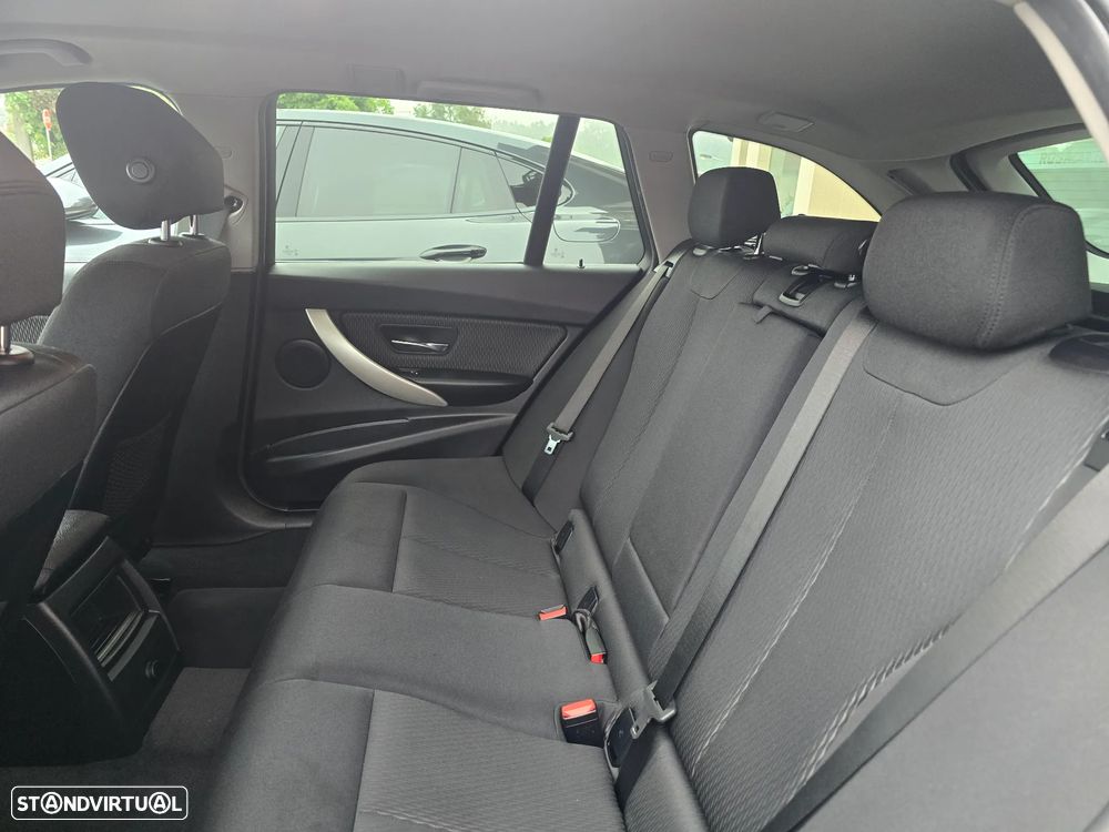 BMW 318 d Advantage - 12
