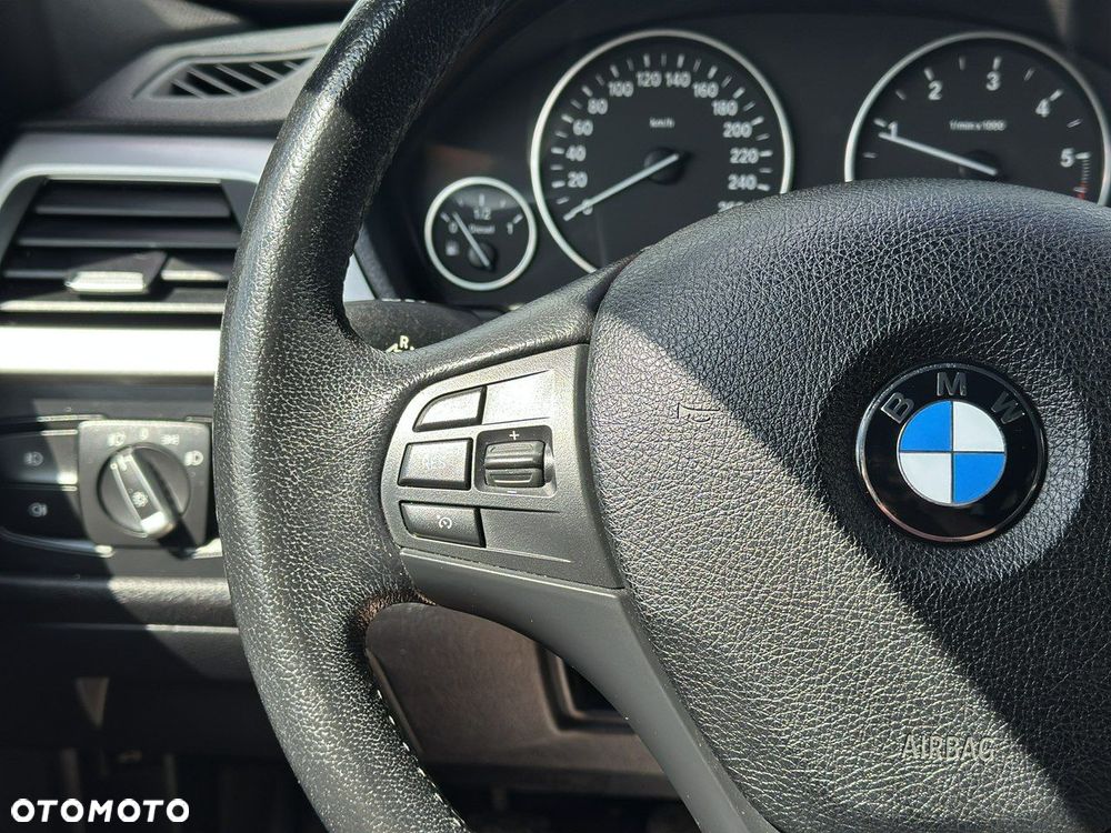 BMW Seria 3 320d DPF Touring - 21