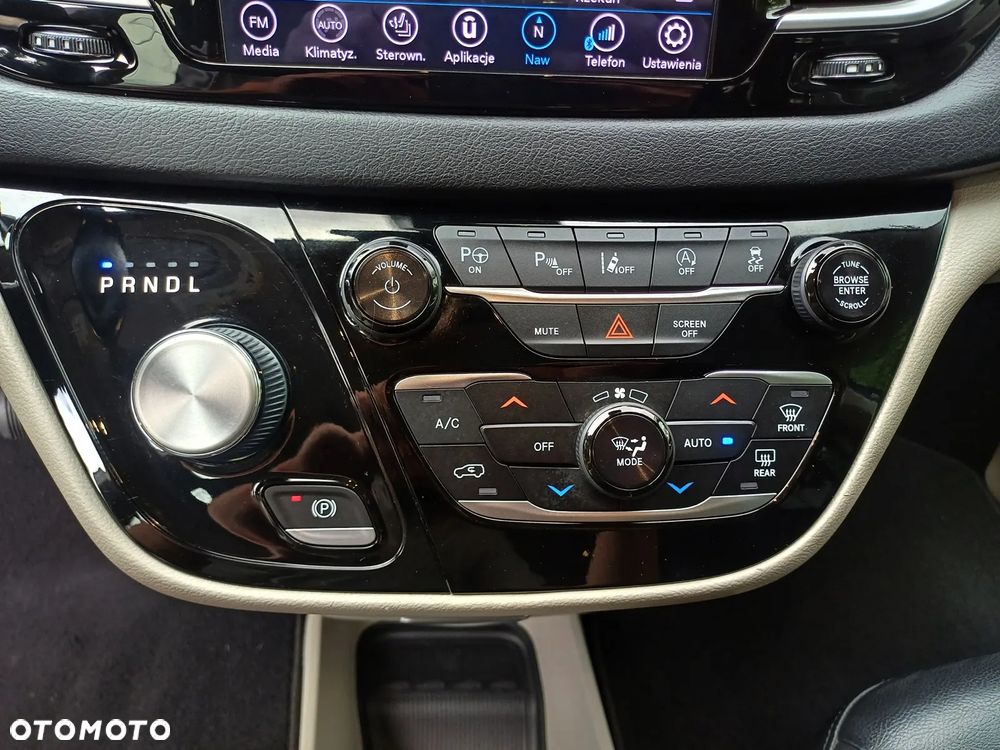 Chrysler Pacifica - 15