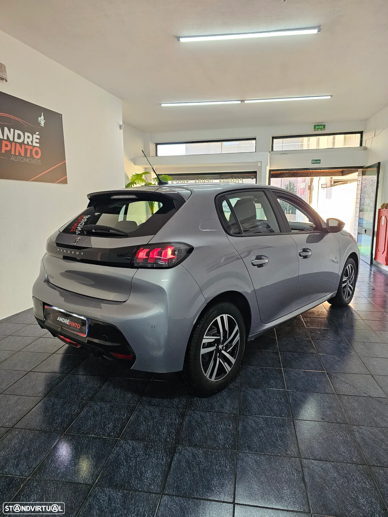 Peugeot 208 1.2 PureTech SE Style - 4