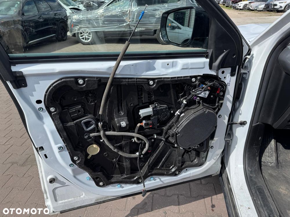 Jeep Grand Cherokee - 23