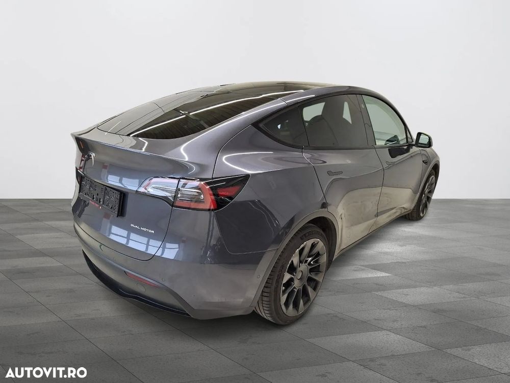 Tesla Model Y Long Range Dual Motor AWD - 3