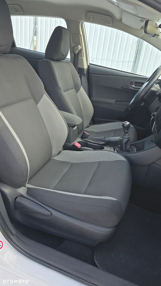 Toyota Auris 1.4 D-4D Active - 13