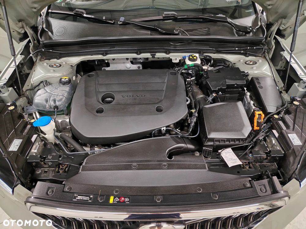 Volvo XC 40 B4 Plus Dark - 38