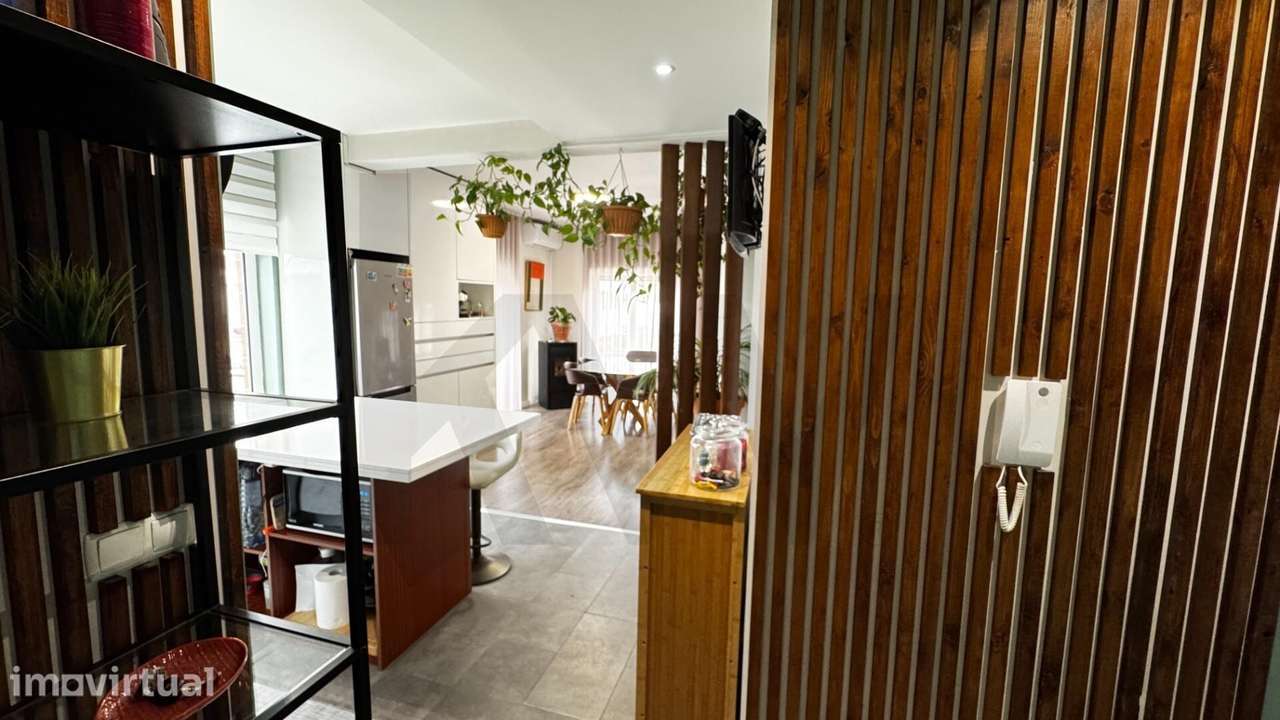 Apartamento T1 com Garagem, Arrumo e Ar Condicionado – Muito Próximo d - Grande imagem: 5/24