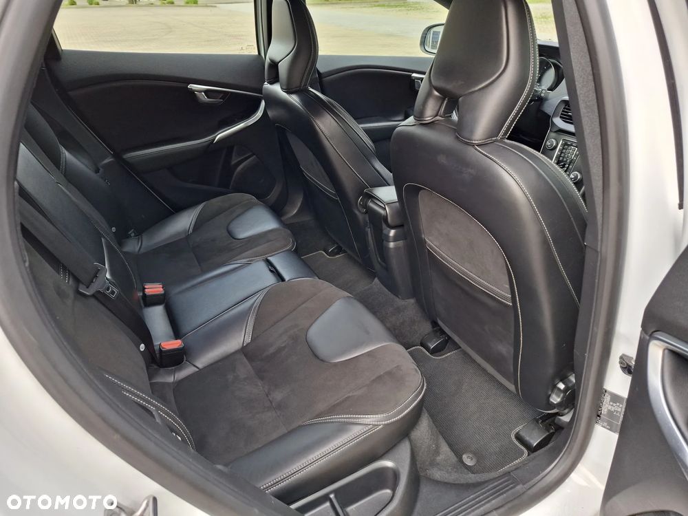 Volvo V40 D3 R-Design Momentum - 23