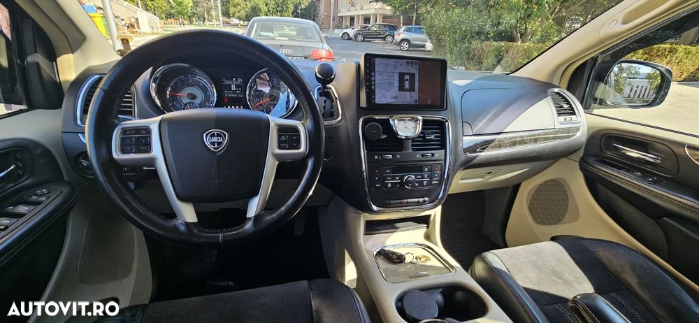 Lancia Voyager - 16