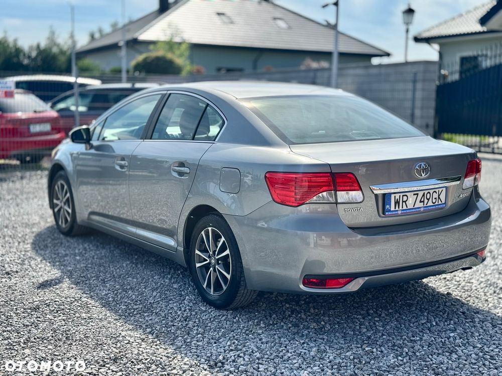 Toyota Avensis 1.8 Sol plus NAVI - 3