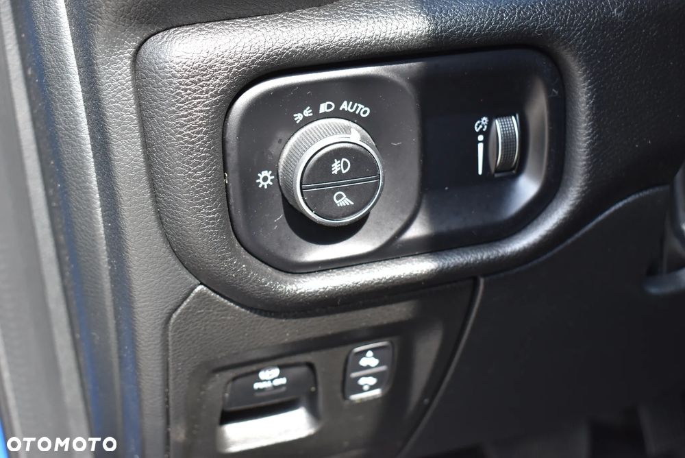 RAM 1500 Crew Cab Sport - 41