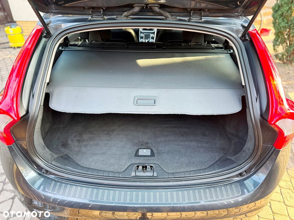 Volvo V60 D4 Drive-E Momentum - 26