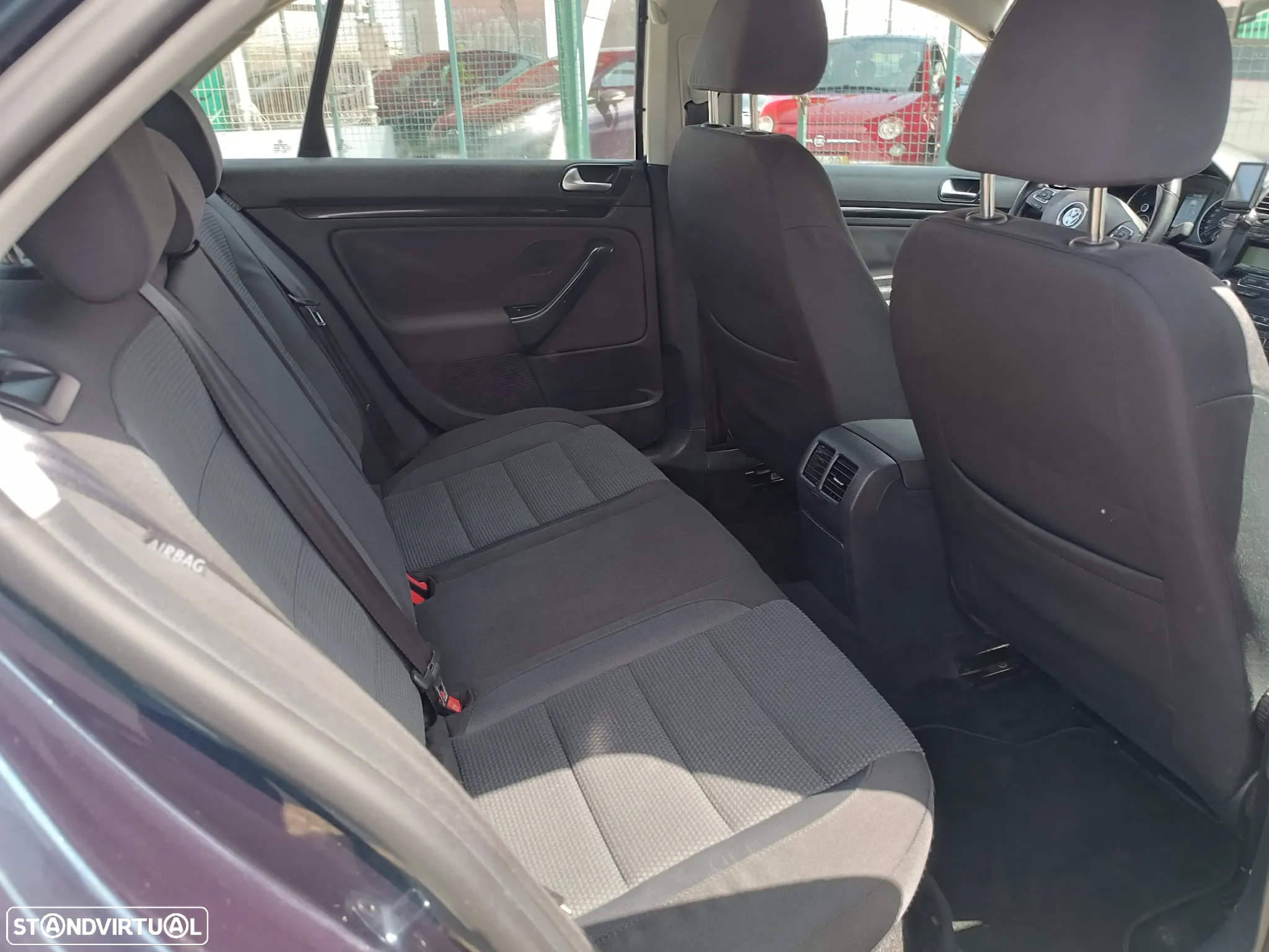 VW Jetta 2.0 TDI Confortline - 19