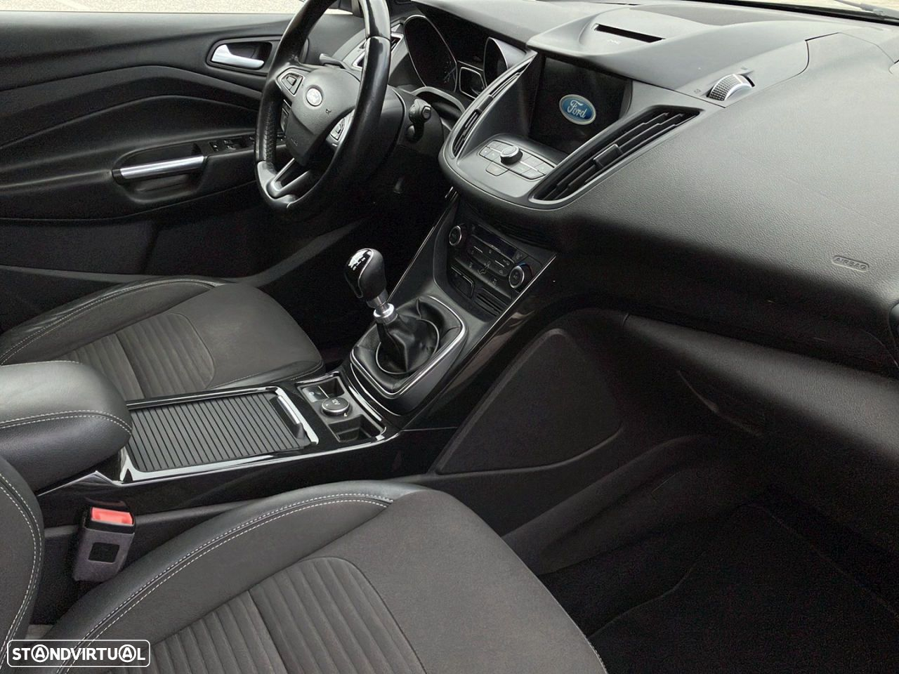 Ford Kuga 1.5 TDCi ST-Line - 16