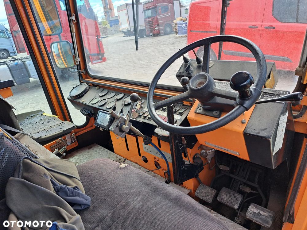 POJAZD SPRZĄTAJĄCY ZAMIATARKA - 6