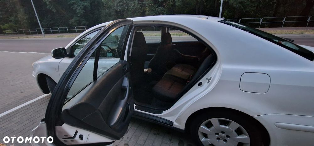 Toyota Avensis - 19