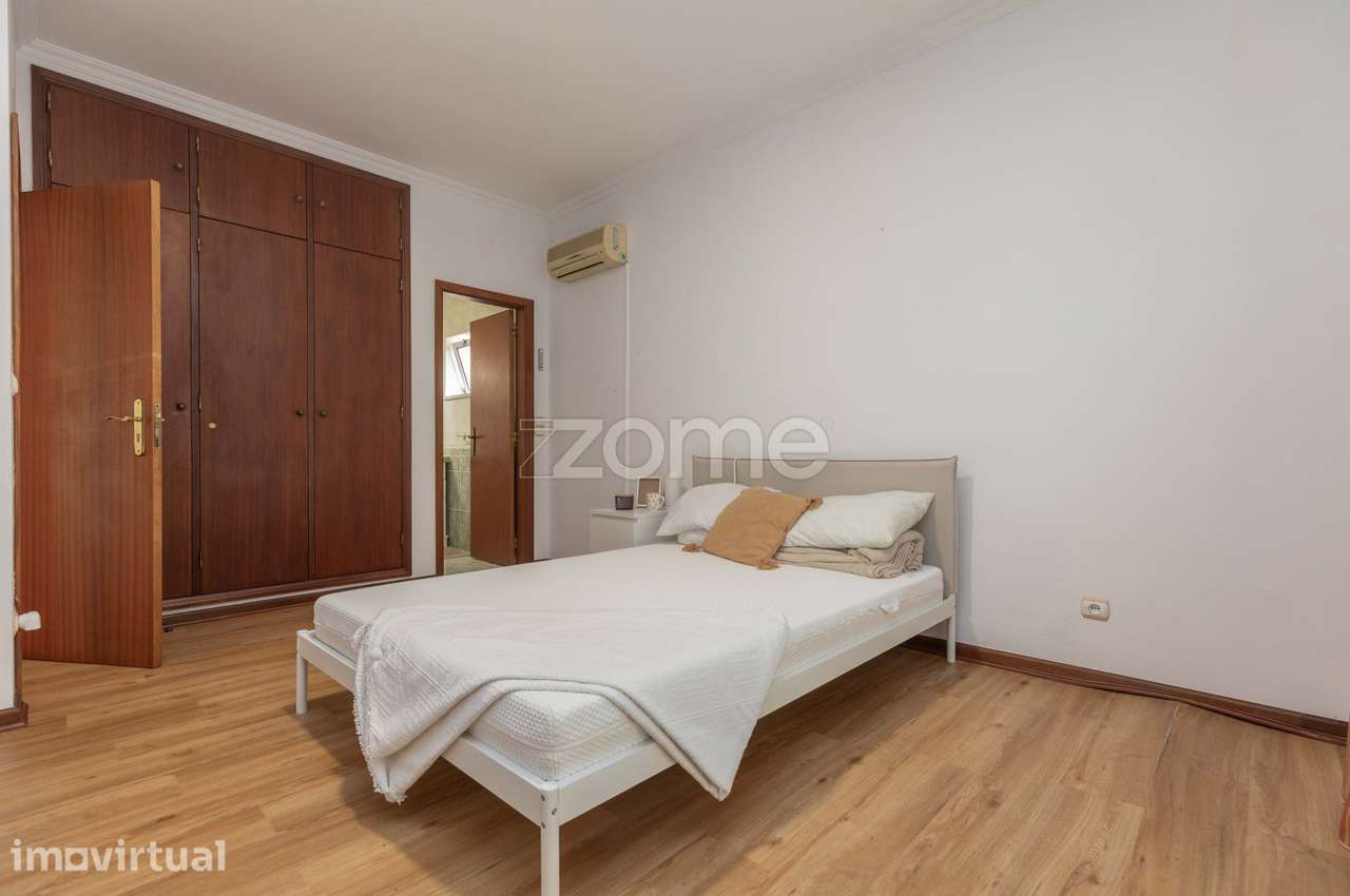 Apartamento T6+ à venda em Sé Nova, Santa Cruz, Almedina e São Bartolomeu, €535.000
