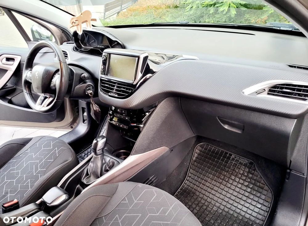 Peugeot 2008 1.2 Pure Tech Allure S&S - 10