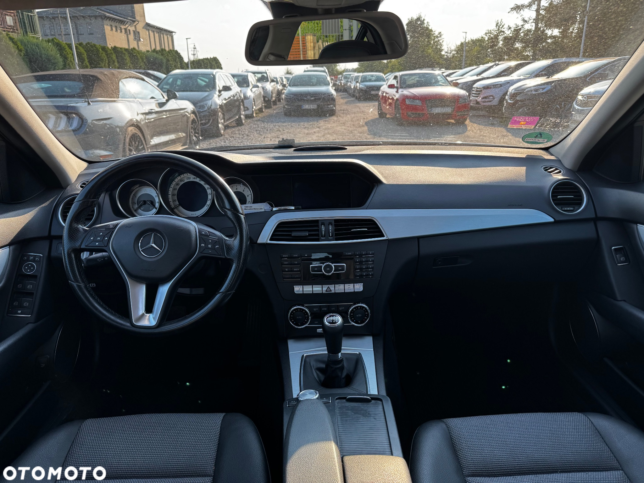 Mercedes-Benz Klasa C 200 CGI BlueEff Avantgarde - 26