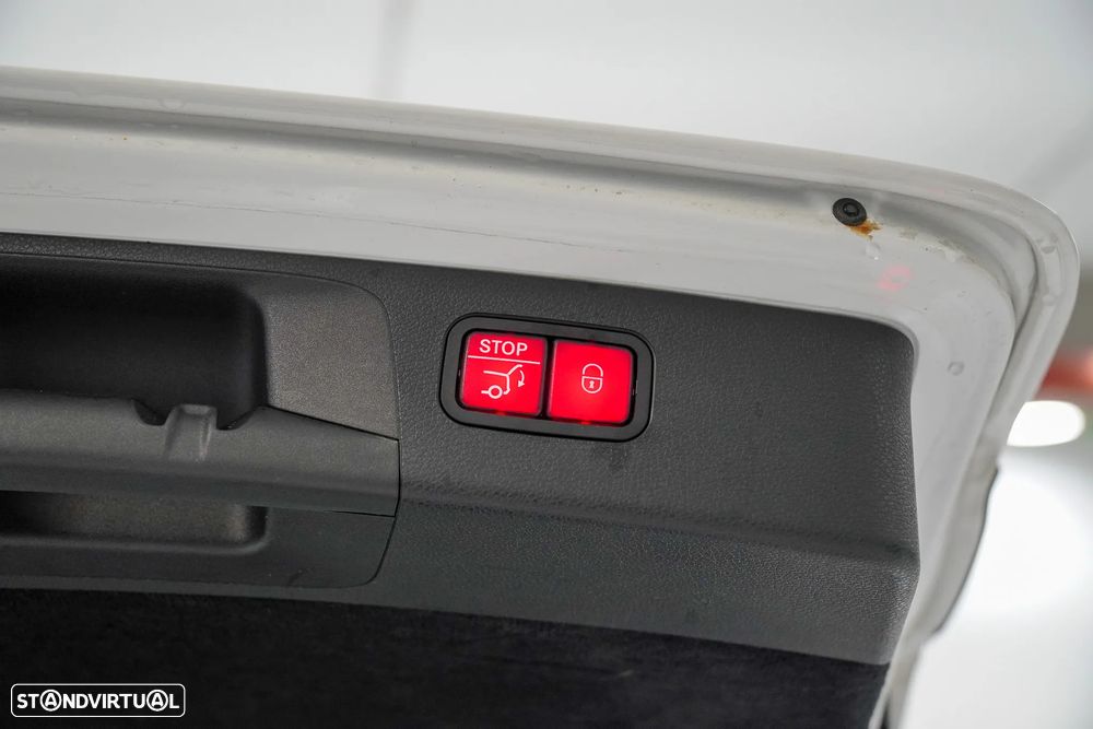 Mercedes-Benz E 300 d AMG designo 7L - 16