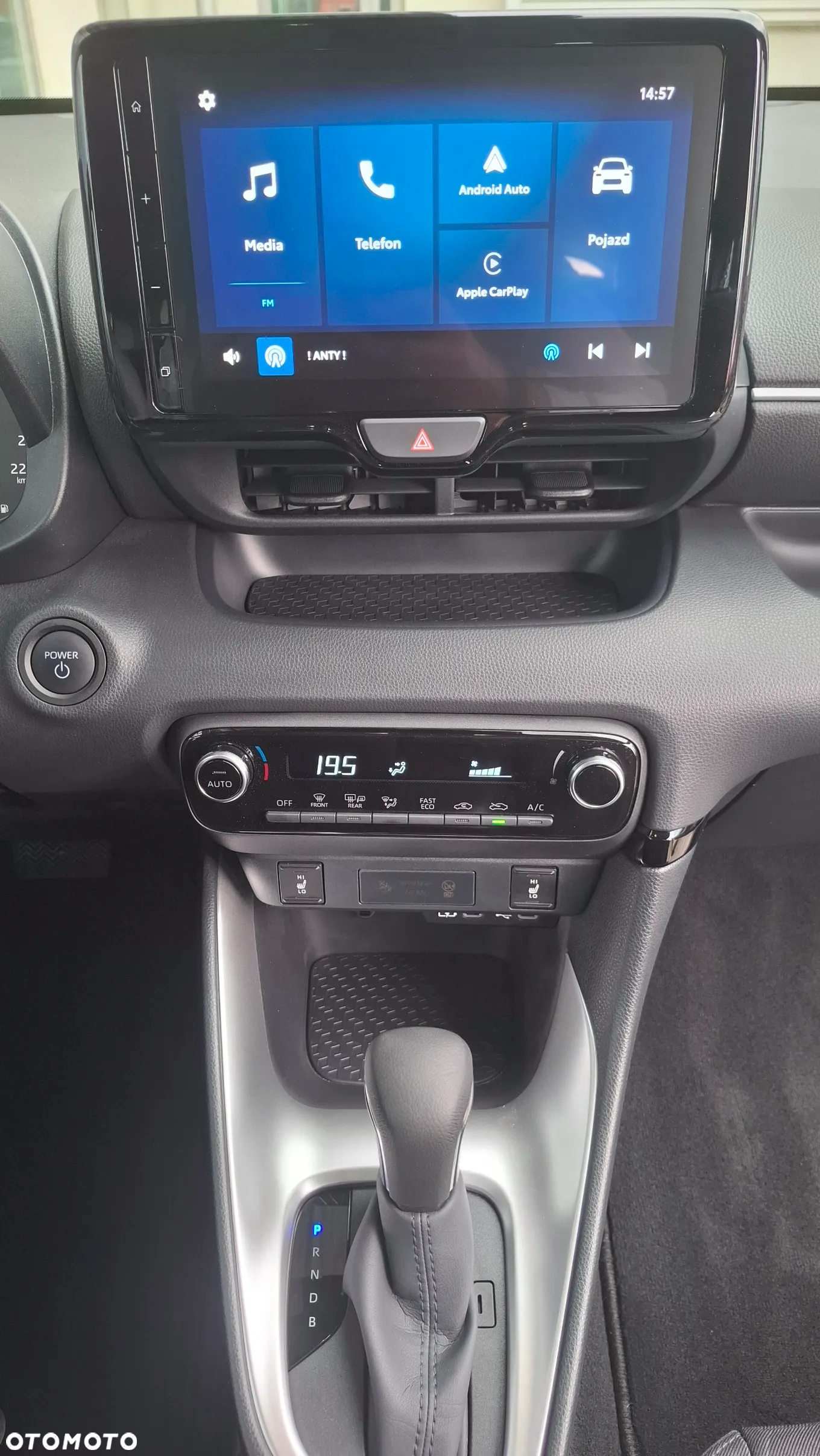 Mazda 2 Hybrid - 13