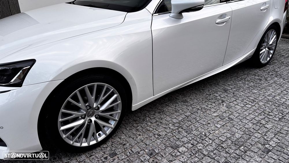 Lexus IS 300H Luxury - 16