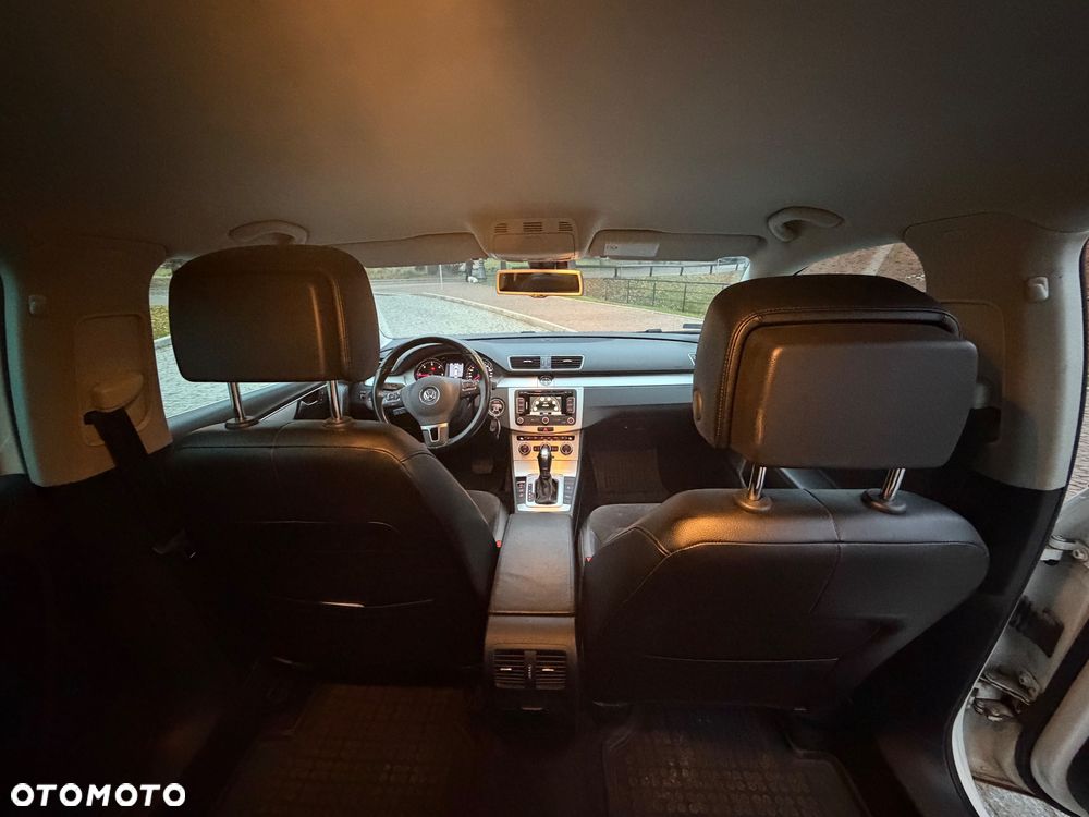 Volkswagen Passat 2.0 TDI Highline DSG - 9