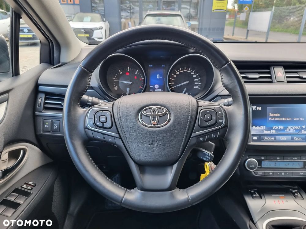 Toyota Avensis 2.0 D-4D Premium - 15