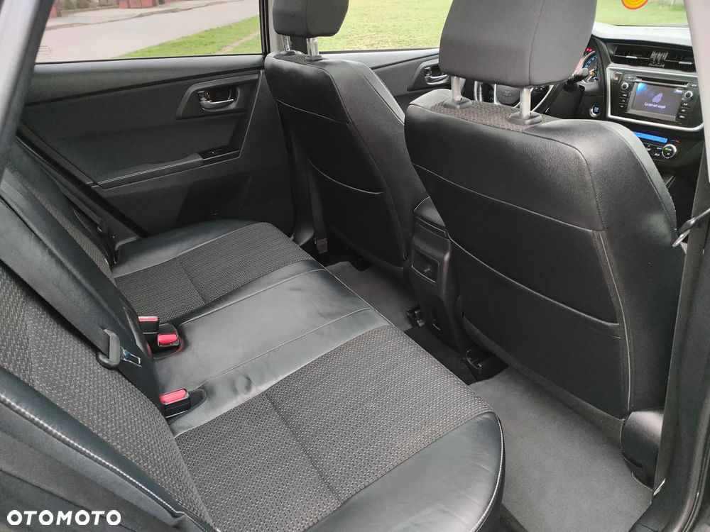 Toyota Auris 2.0 D-4D Premium - 14