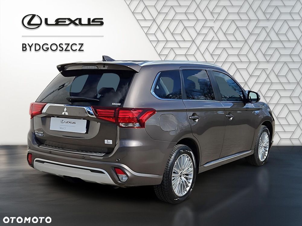 Mitsubishi Outlander - 4