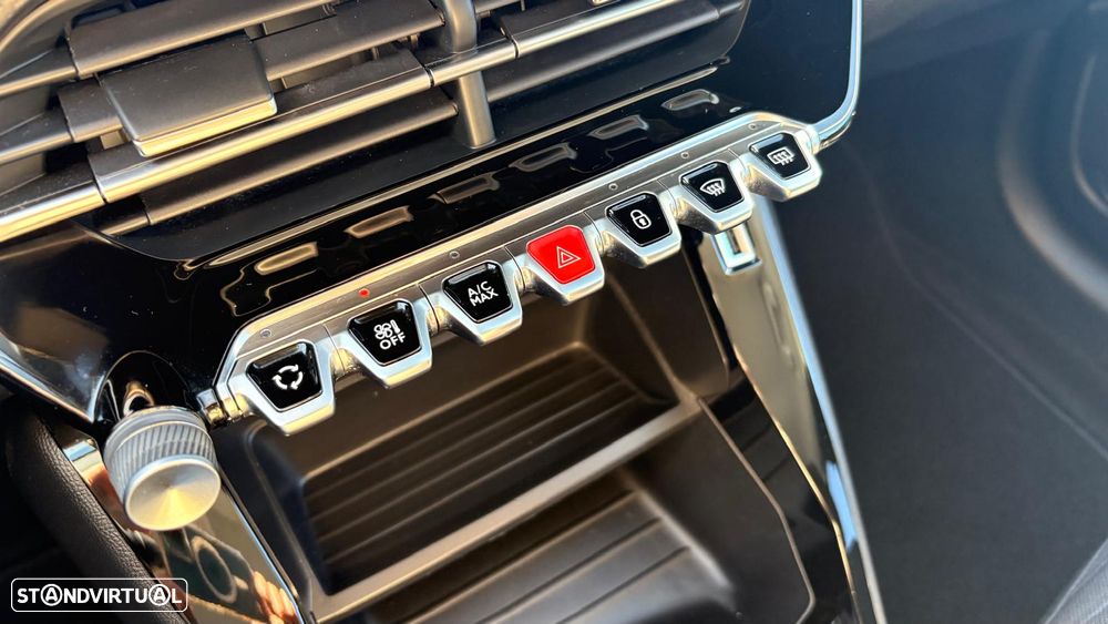 Peugeot 208 1.2 PureTech SE Style - 11