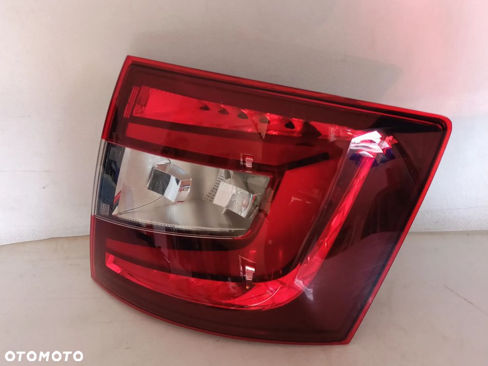 SKODA OCTAVIA 3 13-16r KOMBI Z LED LAMPA TYLNA PRAWA ORYGINAŁ EUROPA