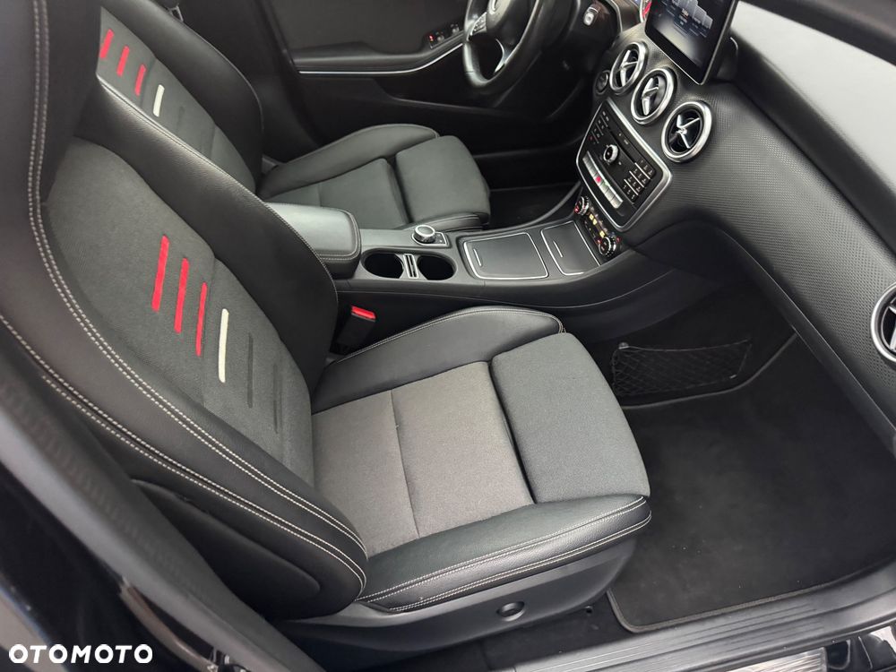 Mercedes-Benz Klasa A 250 4Matic 7G-DCT AMG Line - 27