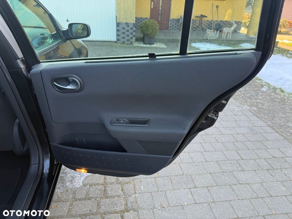 Renault Megane 1.6 Avantage - 13