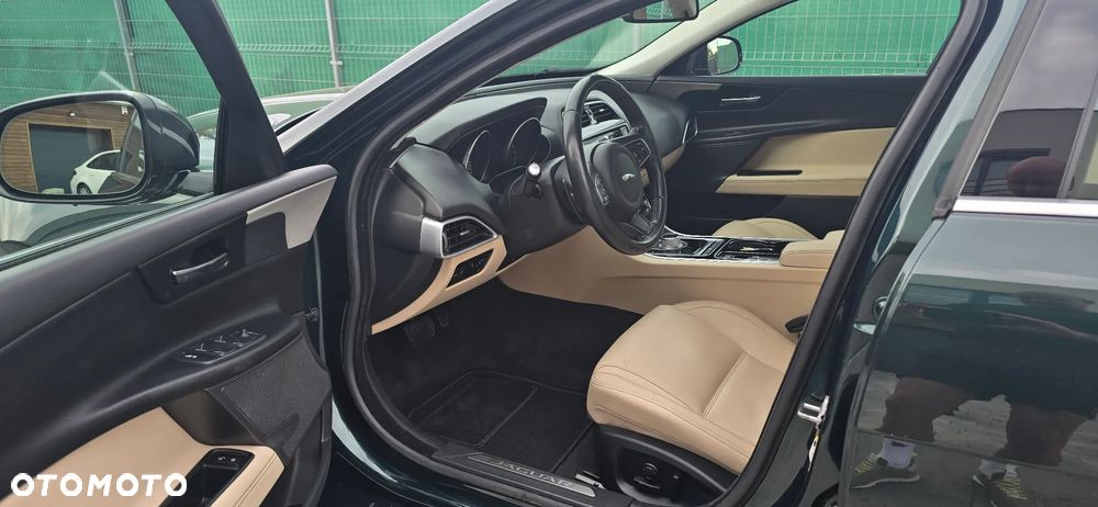 Jaguar XE 2.0 T Prestige - 7