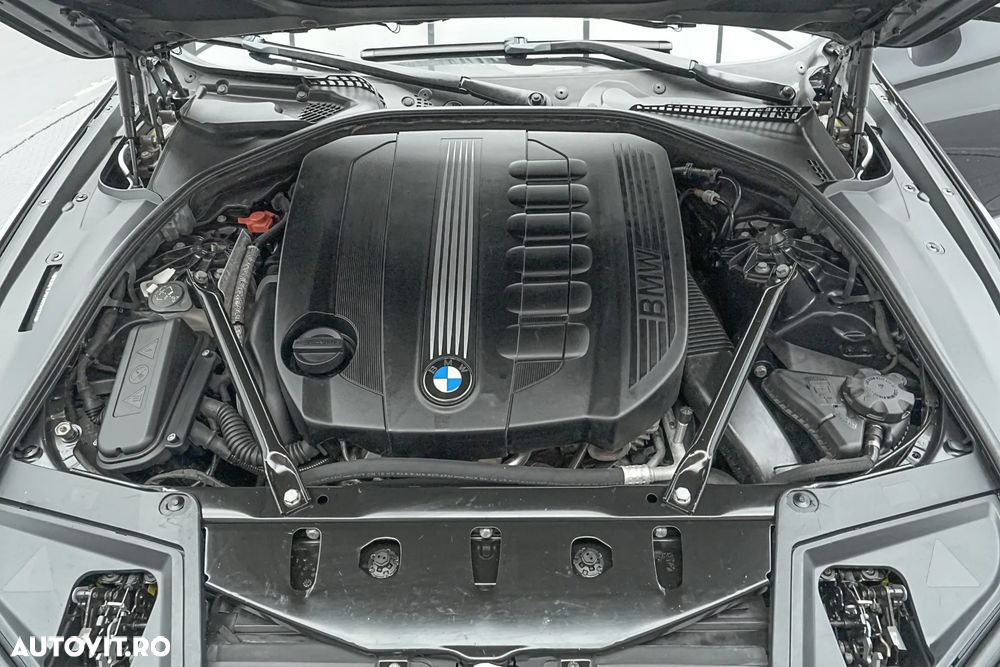 BMW Seria 5 525d Sport-Aut. - 24