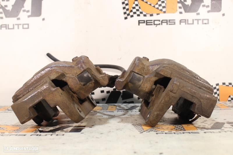 Pinças Frontais BMW 330d / 325i / 330i - 6765881 / 6765882 - 4
