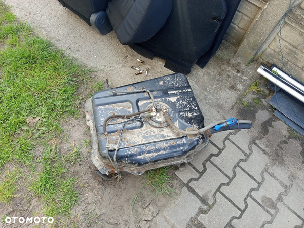 zbiornik paliwa  bak SUZUKI ALTO NISSAN PIXO 1.0 12v 2010R 82000km poznan