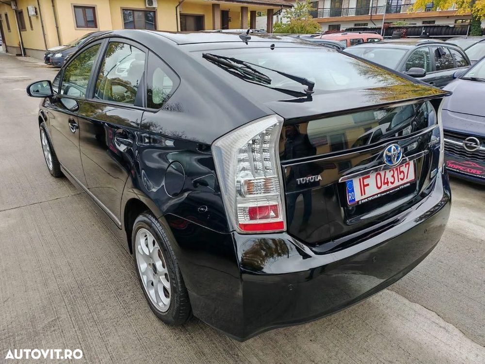 Toyota Prius - 4